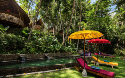 This affordable option doesn't feature private pools, but does have a shared pool.