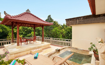 The hotel has a suite with private jaccuzi!